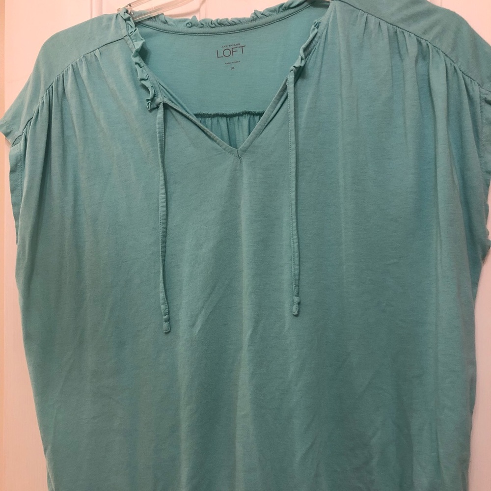 Aqua Loft top. Has band at bottom.